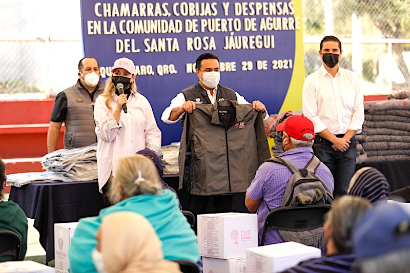 Inicia la entrega de ropa invernal y apoyos alimentarios a personas vulnerables en la capital de Querétaro.