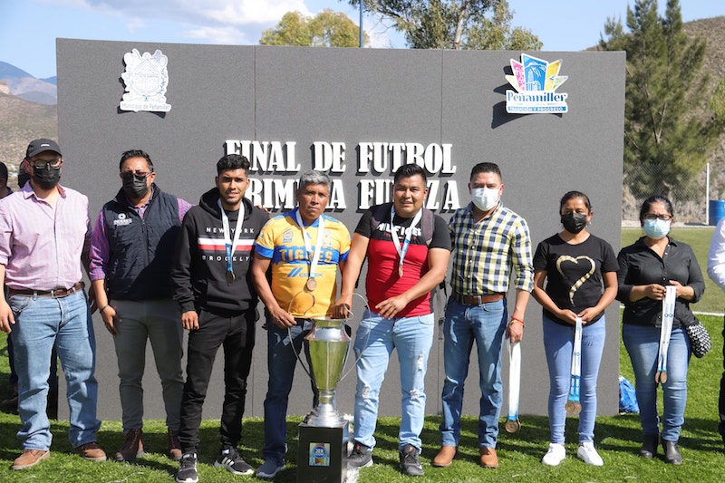 Premian a finalistas de la liga de Fútbol en Peñamiller