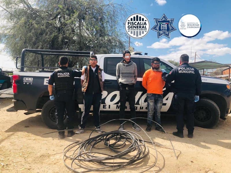 Sujetos roban cable de fibra óptica son detenidos por policías en El Marqués