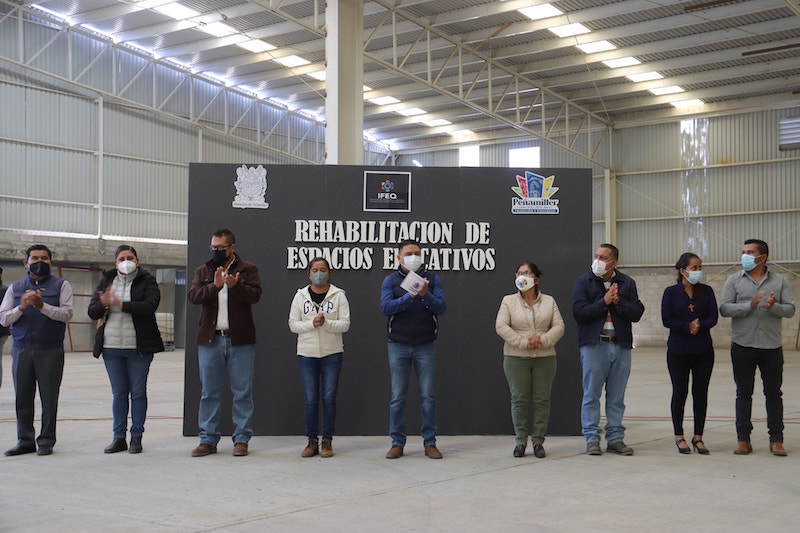 Juan Carlos Linares entrega pintura a 20 instituciones educativas de Peñamiller.