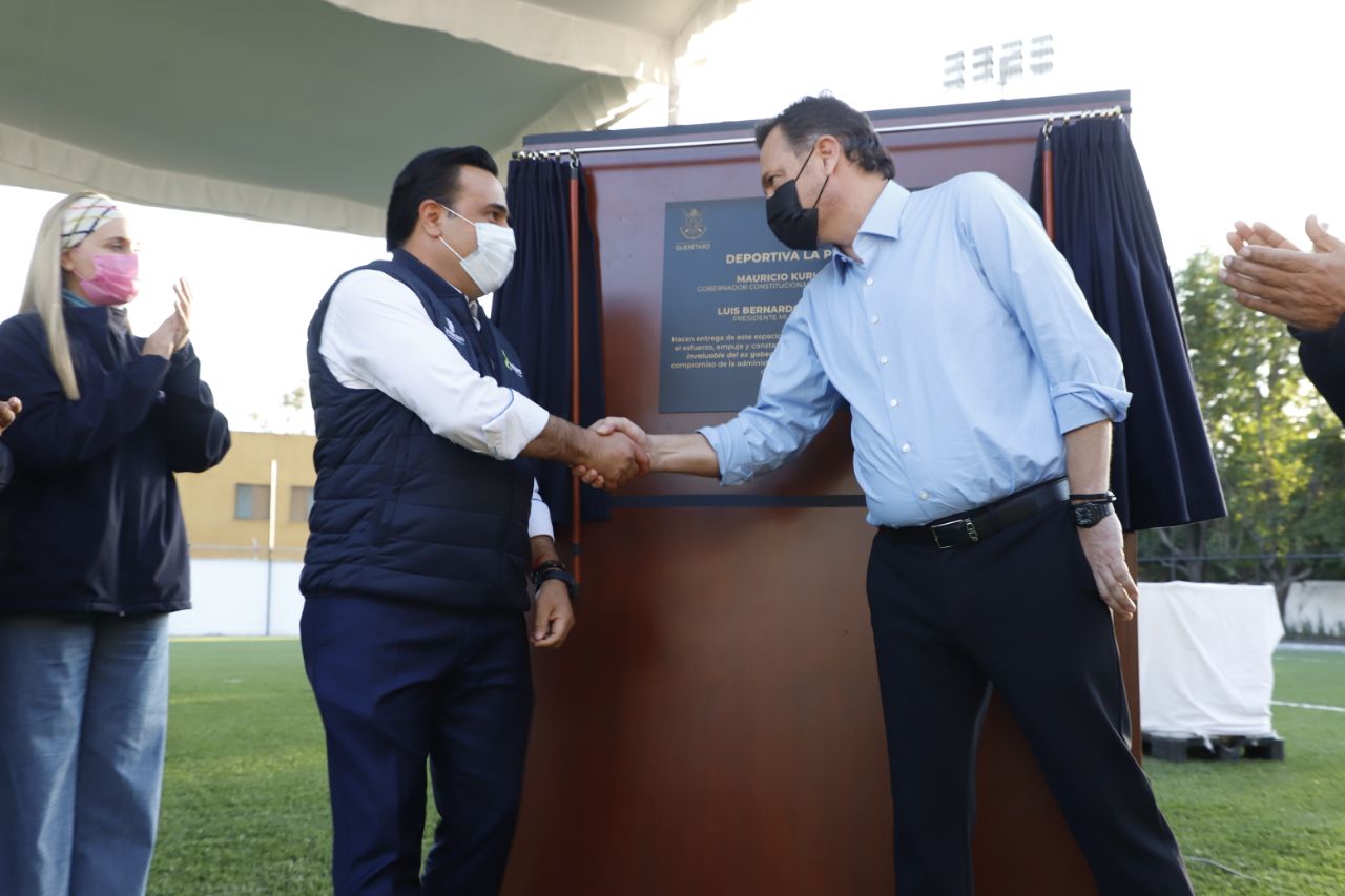 Entrega Luis Nava la Unidad deportiva La Purísima.