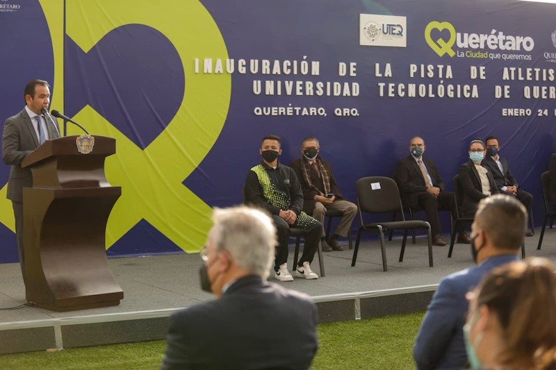 Municipio de Querétaro entrega una nueva pista de atletismo en la UTEQ