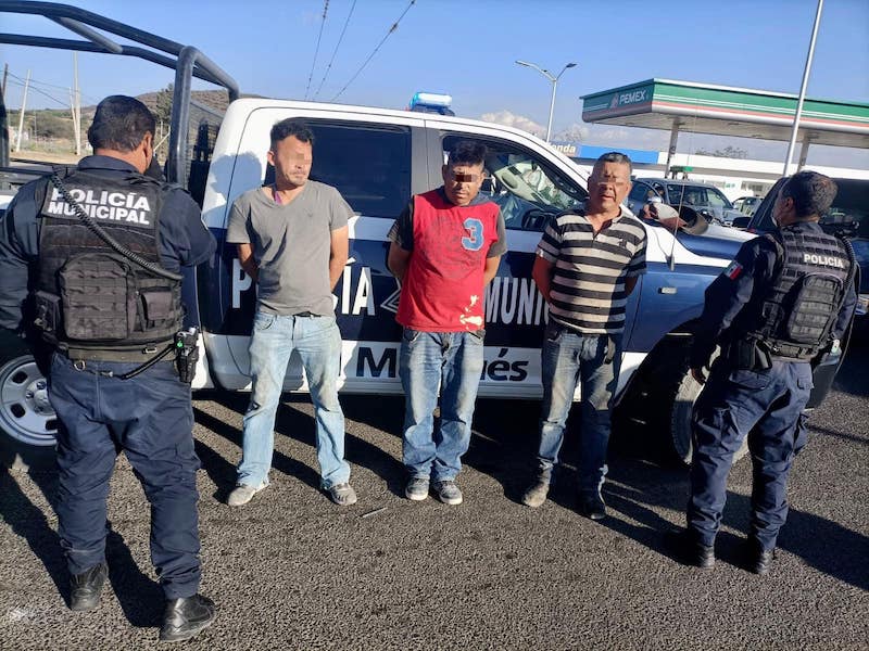 Detienen a el Layo y su banda con diversas dosis de presunta droga en Chichimequillas.