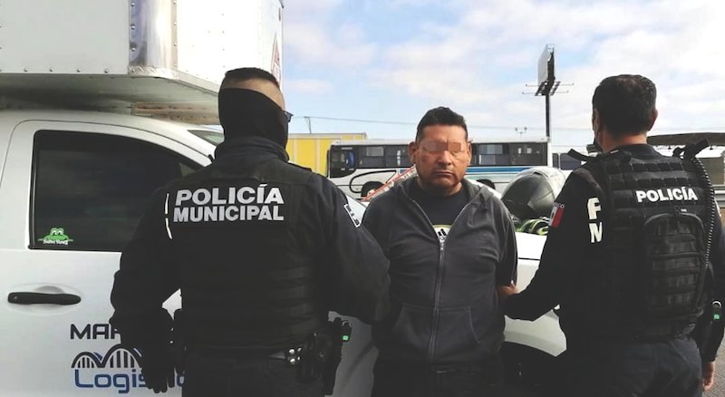 Policías de El Marqués detienen a presunto responsable del robo de camioneta.