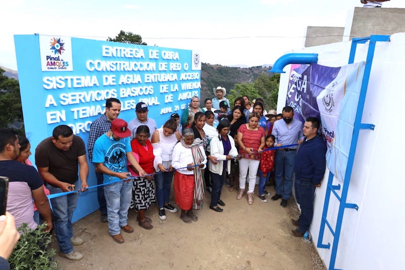 Lupita Ramírez Plaza entrega sistema de agua potable potable en Temazcales Pinal de Amoles.