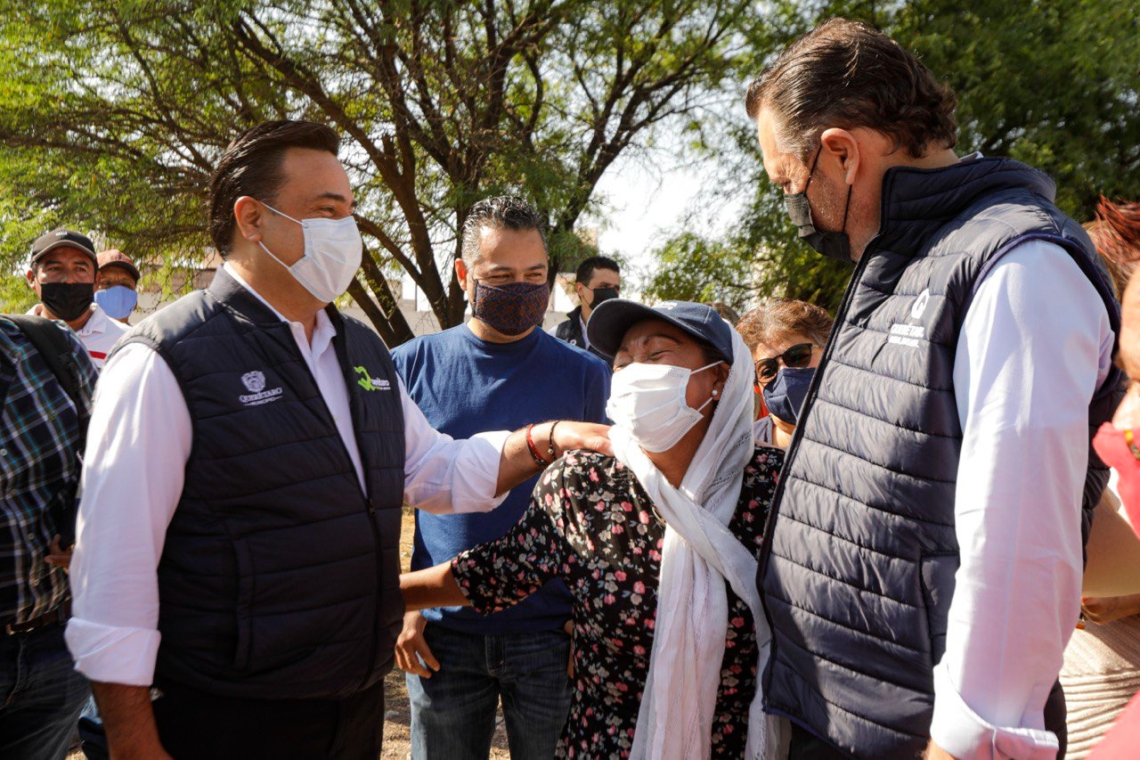 Se compromete Luis Nava a rehabilitar un parque para la colonia Jardines de Jurica.