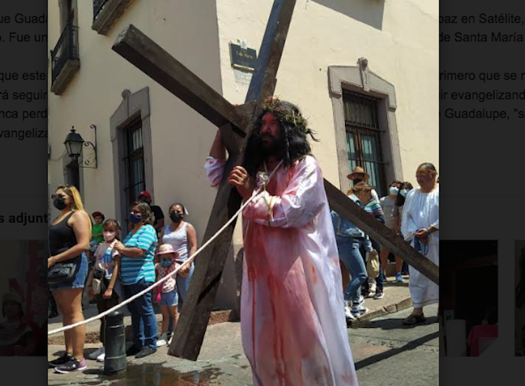 Se realiza el primer Viacrucis Viviente en el Santuario de la Congregación, en Querétaro Capital.