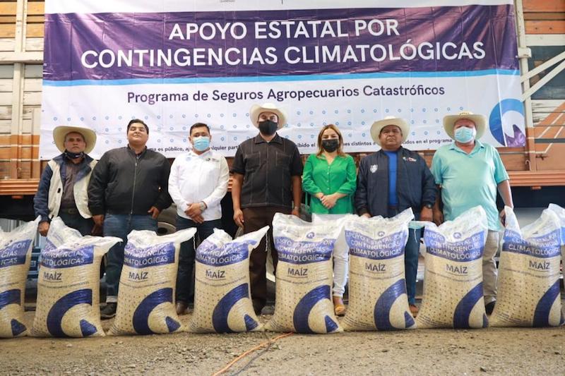 250 productores agrícolas de Pinal de Amoles reciben apoyos.