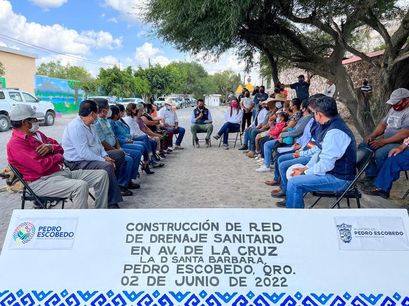 Amarildo Bárcenas da banderazo para iniciar obra de urbanización en La D Santa Bárbara.