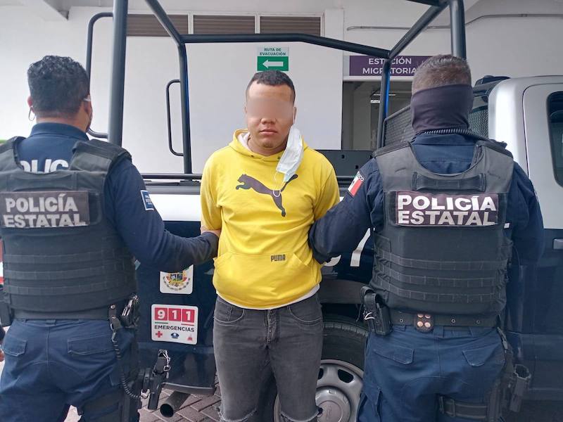 En la Capital de Querétaro detienen a colombiano en moto con reporte de robo y licencia falsa.