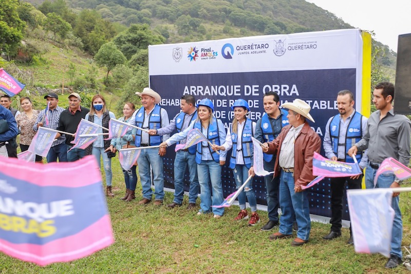 Inicia obra histórica en Pinal de Amoles; rehabilitan sistema de agua potable Poza Verde.