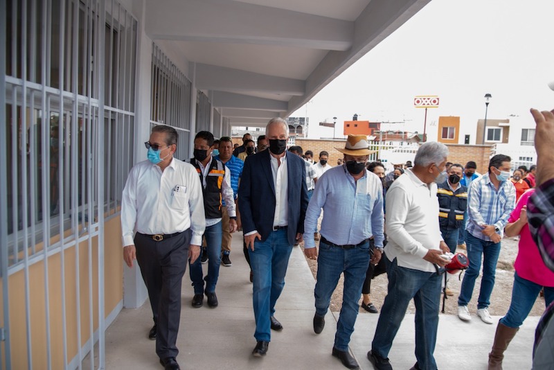 Enrique Vega Carriles entrega nuevo preescolar en el Fraccionamiento Villas la Piedad.