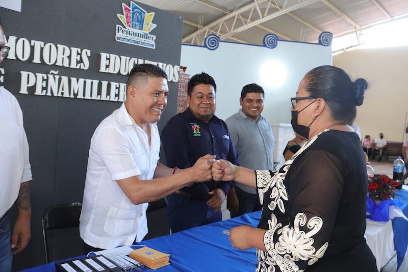 Festejan a líderes y promotores educativos del CONAFE en Peñamiller