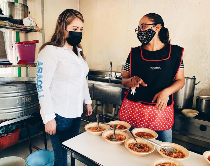 La Presidenta del DIF Municipal Araceli Olvera Reyes y su equipo de trabajo, realizó recorrido por comedores escolares de Pedro Escobedo.