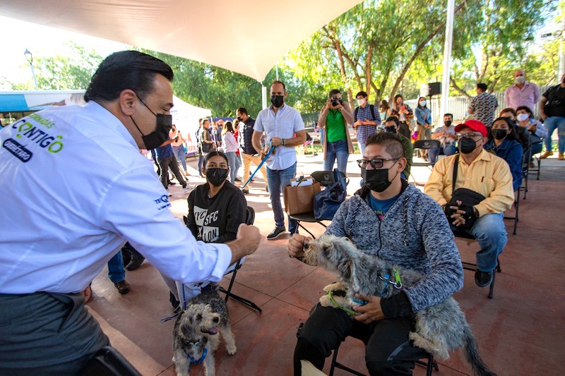 Presenta Luis Nava Escuela de Dueños y Dueños de 10 para tenencia responsable de mascotas