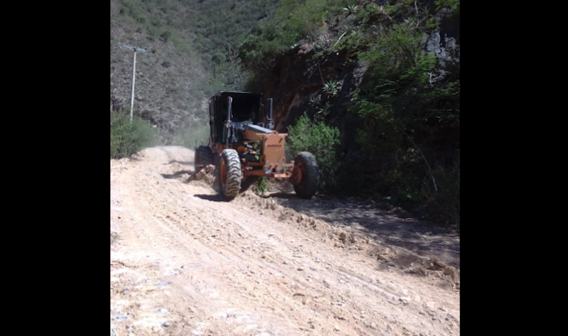 Rehabilitan el camino de Río Blanco-El Zapote en Peñamiller.