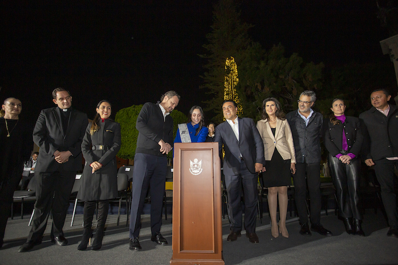 Enciende Gobernador Mauricio Kuri, Árbol de la Amistad y Nacimiento Monumental