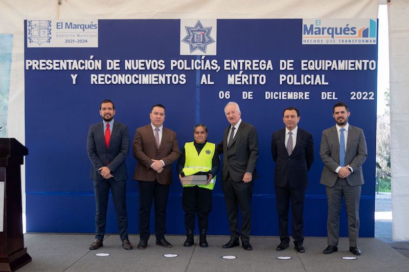 Enrique Vega Carriles entrega equipamiento de última generación a policías marquesinos