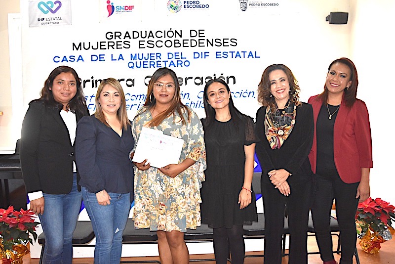 Mujeres de Pedro Escobedo se gradúan de talleres impartidos por el DIF