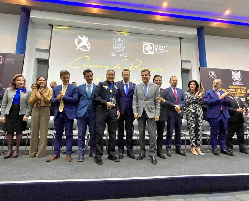 Titular de Seguridad de Tequisquiapan, recibe premio al policía del año 2022.