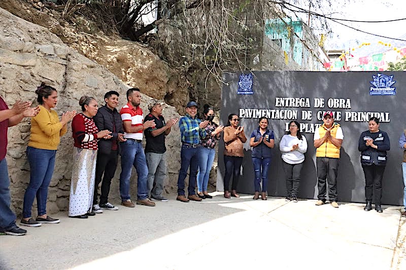 Entrega Juan Carlos Linares pavimentación de calle principal en La Plazuela