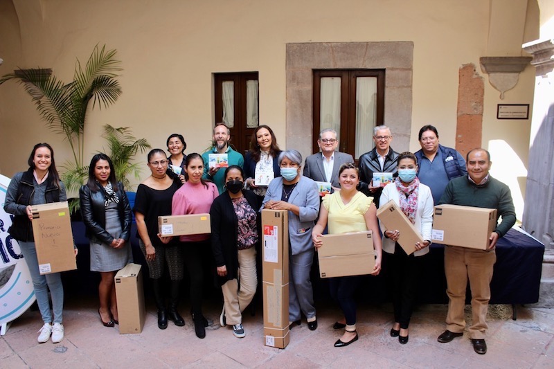 Entrega SEDEQ equipamiento en robótica a escuelas de Querétaro