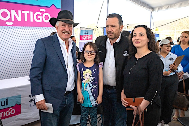 Enrique Vega Carriles encabeza jornada "Aquí contigo" en el fracc. La Pradera.