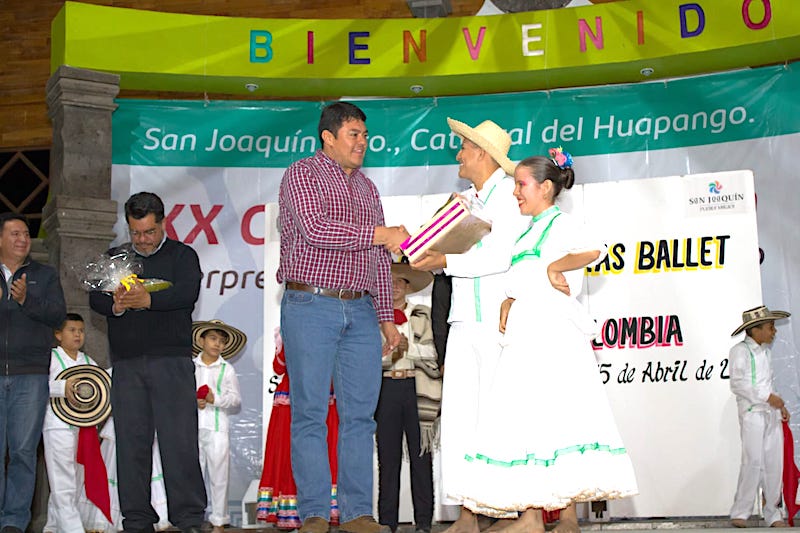 En San Joaquín se presentó con éxito el ballet Flolklórico colombiano Danco.