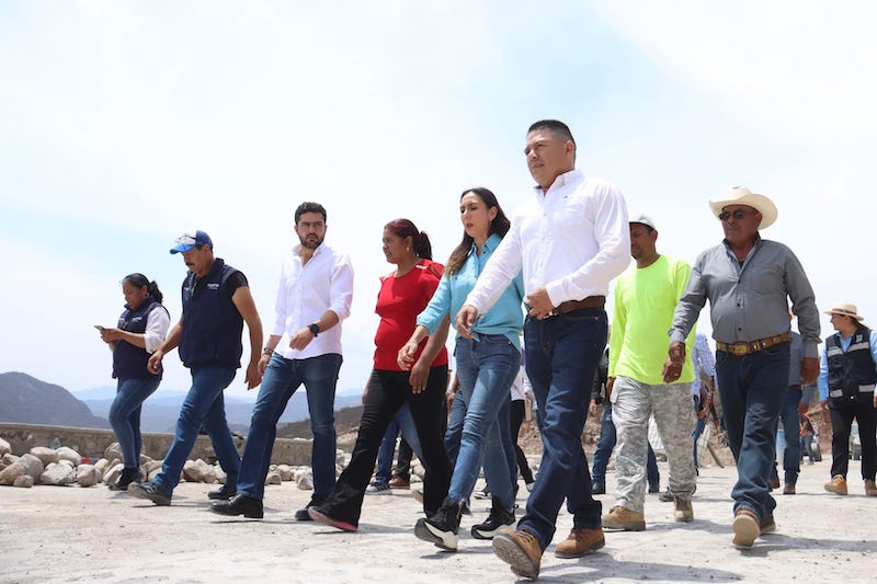 Supervisa Juan Carlos Linares construcción de carretera Portugués-Agua Fría.