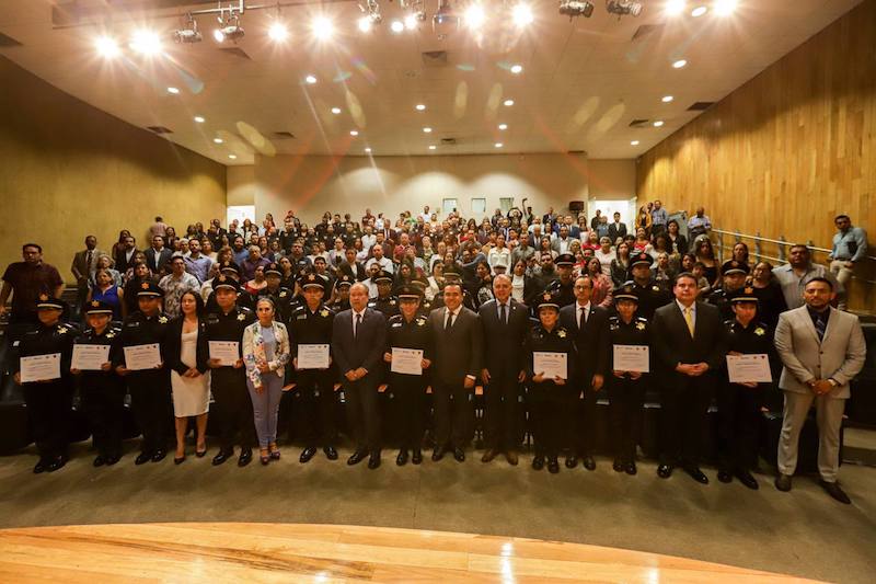 Seguridad: 19 nuevos oficiales de la policía Municipal de Querétaro toman protesta.