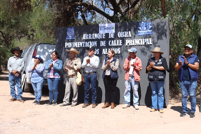 Inicia pavimentación de calle principal en Los Alamos, Peñamiller.