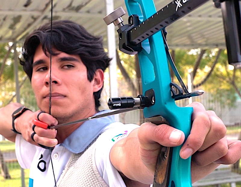 Javier Rojas clasifica a Juegos Centroamericanos y mundial en Tiro con Arco.