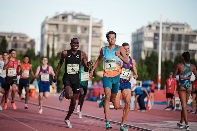 El atleta queretano Tonatiu López obtiene marca para el mundial de atletismo.