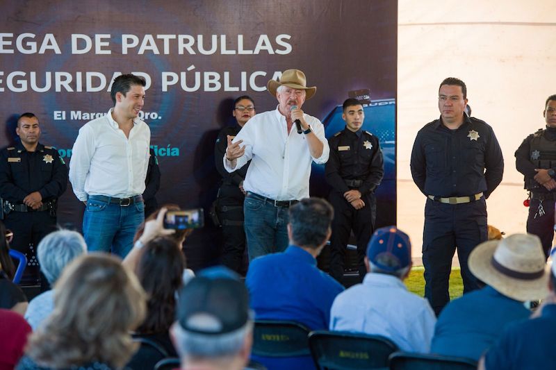 Enrique Vega Carriles presenta la campaña "Confío en Mi Policía".