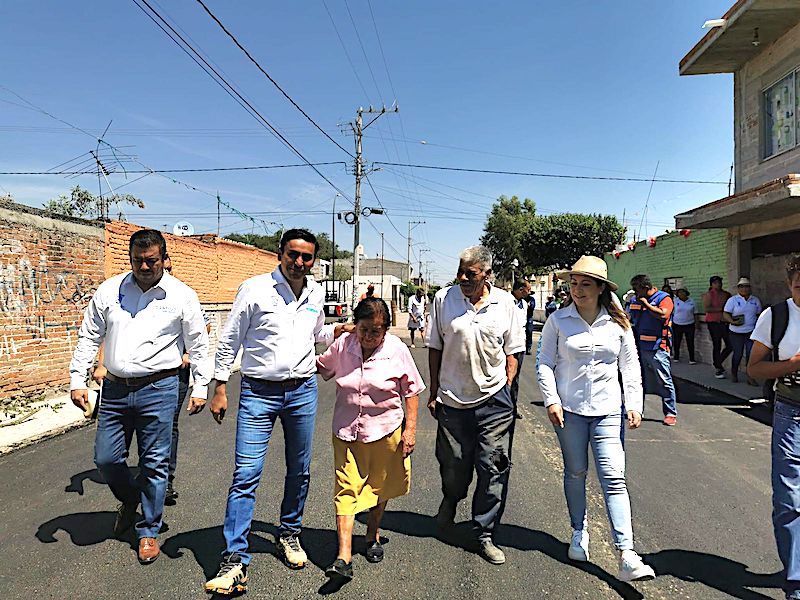 #Municipios El Alcalde de #PedroEscobedo, Amarildo Bárcenas, obras de mejoramiento en calles en el Sauz Alto y Sauz Bajo.