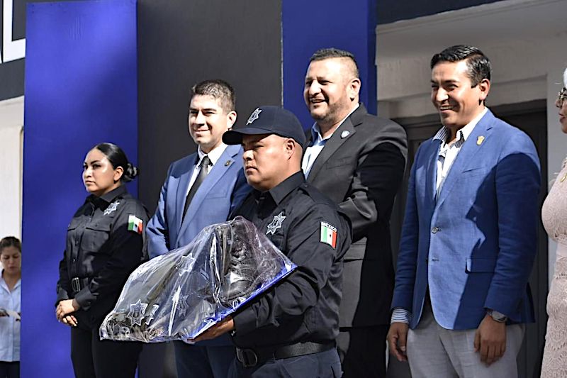 El Alcalde Amarildo Bárcenas entrega infraestructura, vehículos, equipo y uniformes, para fortalecer la seguridad en Pedro Escobedo.