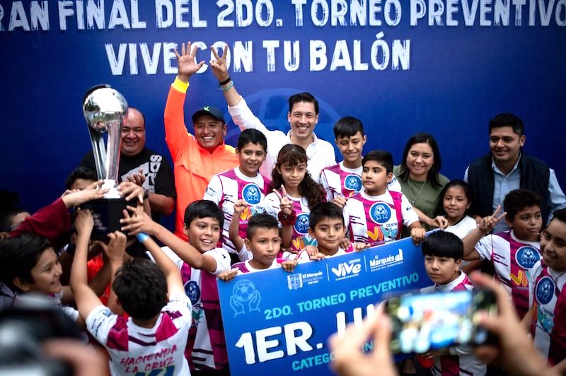 El Marqués: Premia Rodrigo Monsalvo a ganadores de Torneo Preventivo Vive Con tu Balón.