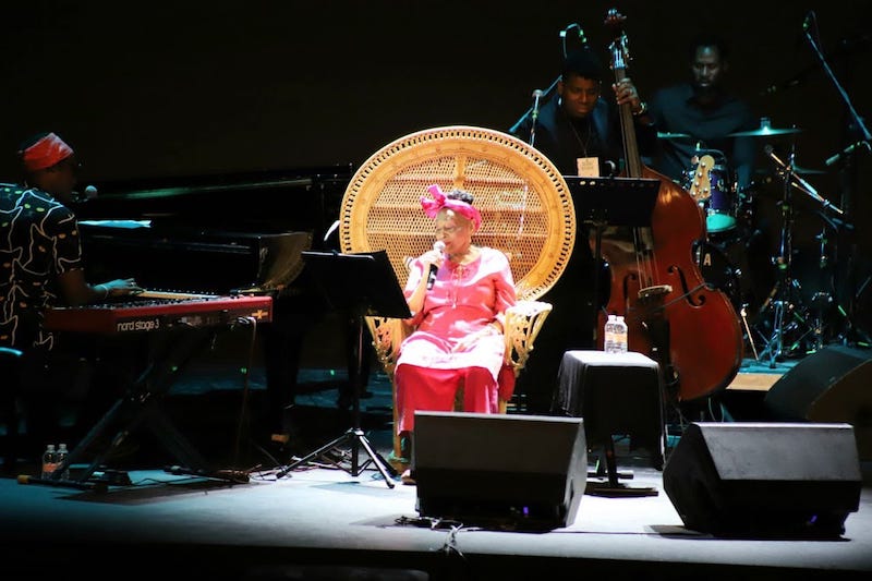 Presentación exitosa de la cantante cubana Omara Portuondo en Querétaro Capital.