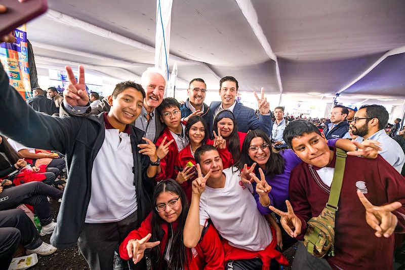 #QueNoSeTePase #ElMarqués prioriza la #SaludMental de los jóvenes, aseguraron las Autoridades Municipales en la ceremonia de apertura del Día Vive, un foro para cuidar la salud mental, física y el bienestar emocional de los adolescentes.