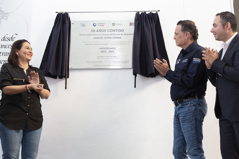 Centro Educativo y Cultural Manuel Gómez Morín cumple 20 años; Mauricio Kuri devela placa conmemorativa.