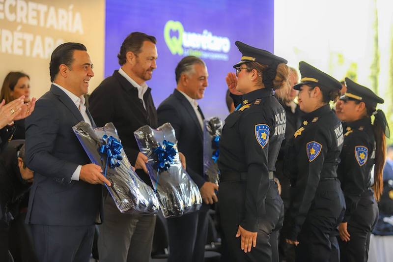 Luis Nava lidera entrega de vehículos y equipamiento para Seguridad en Querétaro.