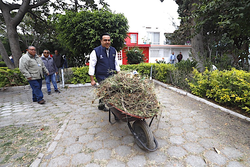 Supervisa Luis Nava jornada de Mi Querétaro Lindo en Constituyentes FOVISSSTE.