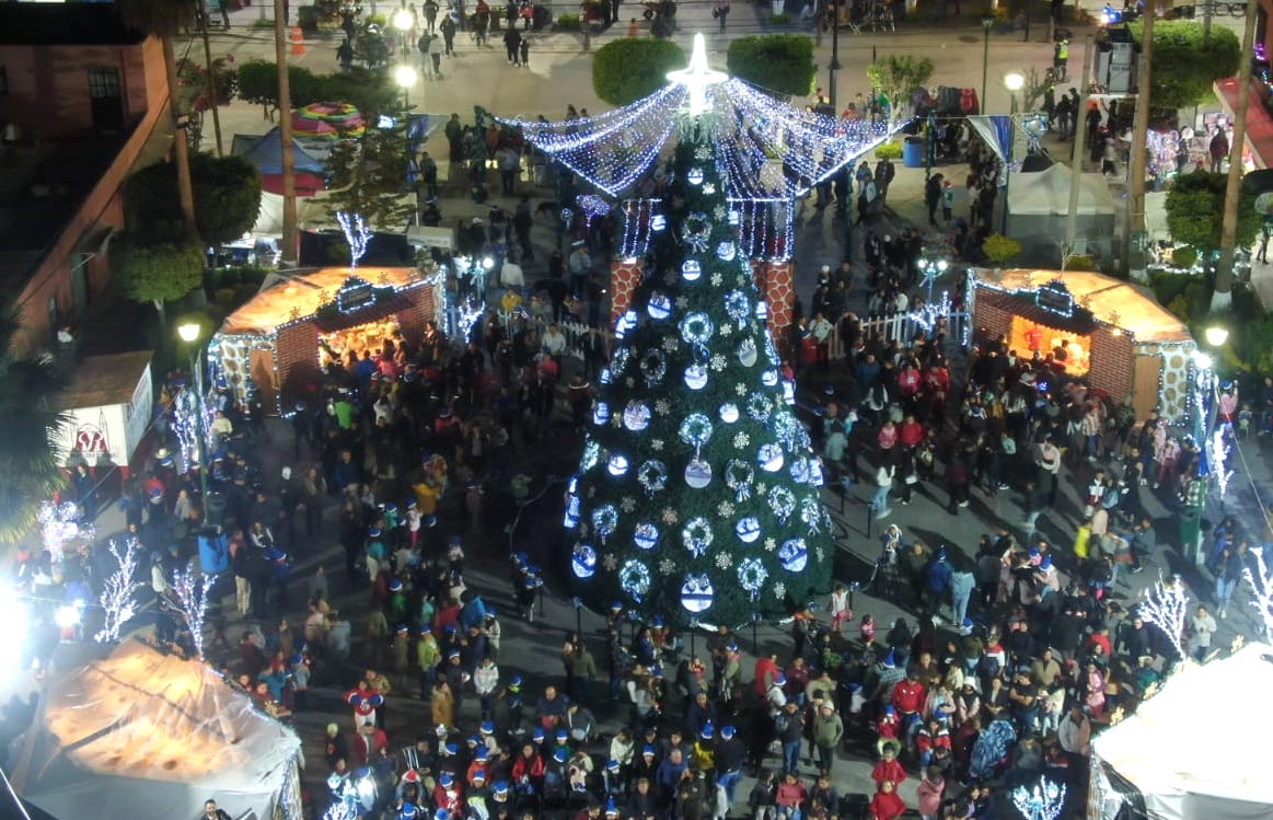 Encienden en Pedro Escobedo Mega Árbol de Navidad 2023.