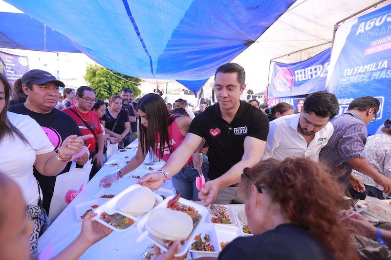 Felifer promete impulsar el Tianguis de la Cruz para que tenga su mejor momento.