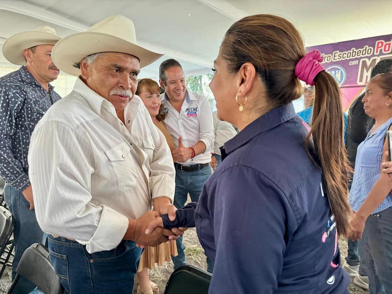 Meche Ponce se compromete a apoyar el sector agrícola de Pedro Escobedo.