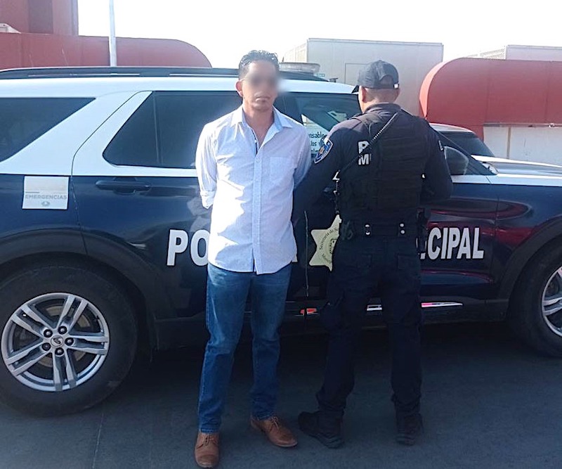 Policías Municipales de Querétaro recuperan camioneta robada