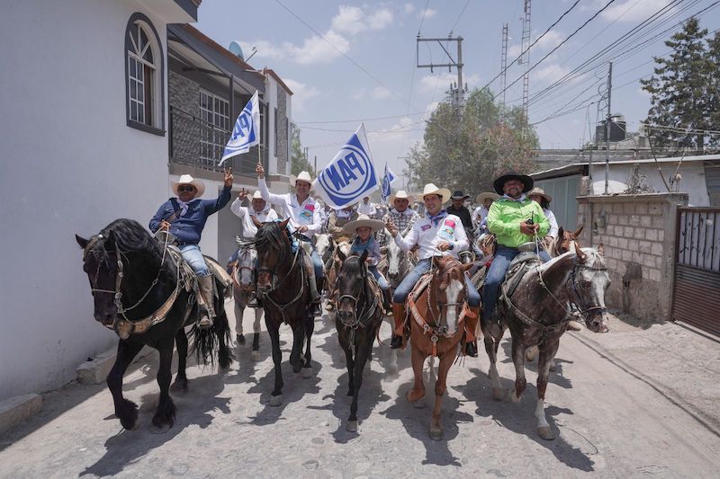 Rodrigo Monsalvo refrenda compromiso con el sector ganadero y agrícola de El Marqués.