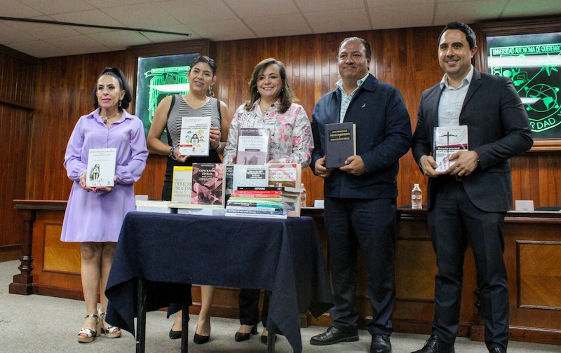 Dona Municipio de Querétaro lote de libros a Facultad de Derecho de la UAQ.