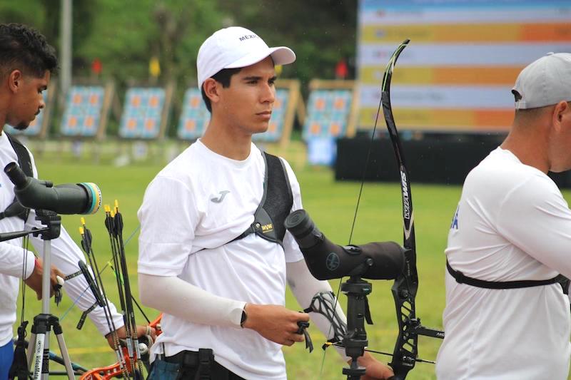 El arquero queretano Carlos Javier Rojas clasifica a los Juegos Olímpicos de París 2024