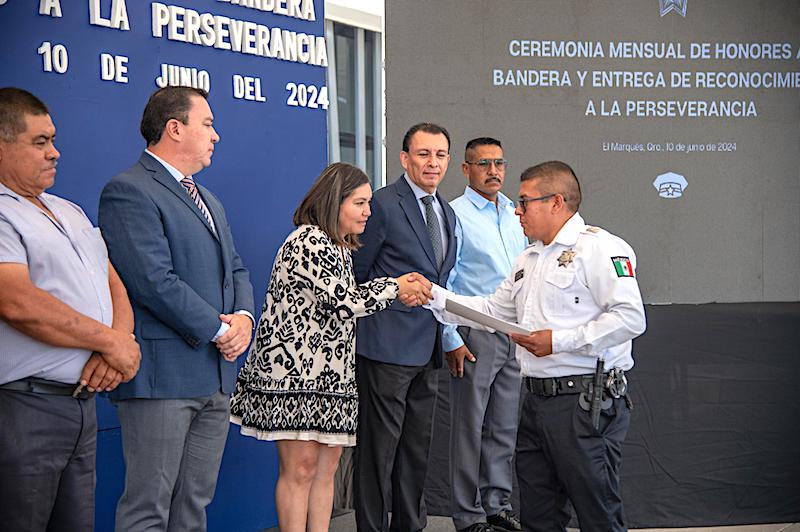 Encabeza Claudia Martínez entrega de reconocimientos a Policías de El Marqués.